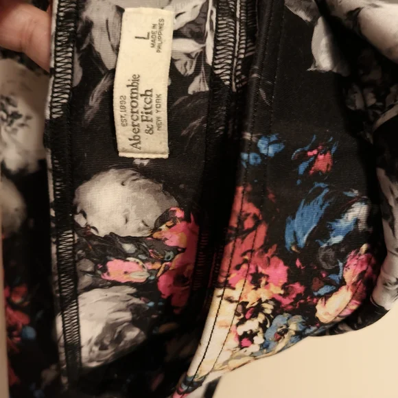 Abercrombie & Fitch Floral Leggings - Black, Pink, and White - Picture 3 of 3